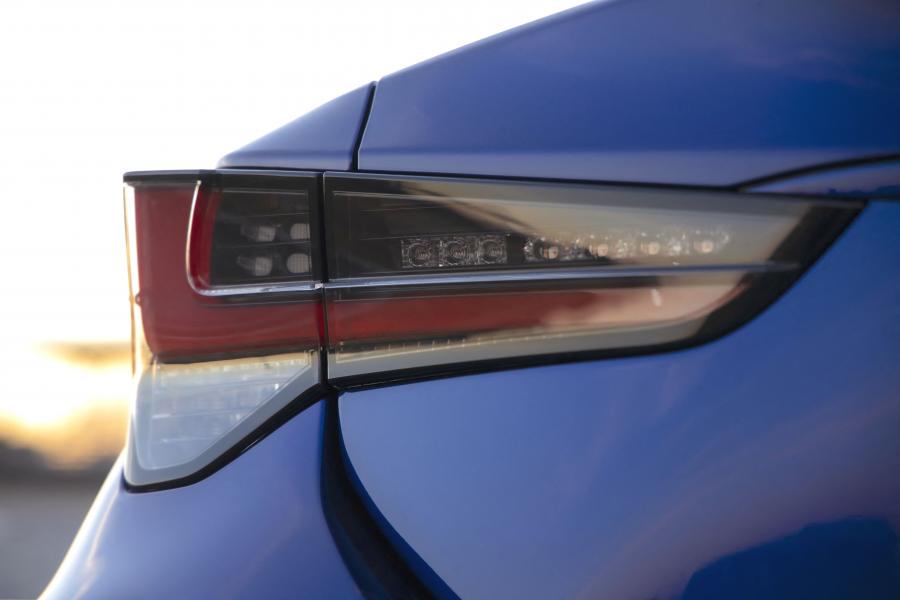 Детали экстерьера Lexus RC F 2019 года  (ZA) (фото 14 из 25)